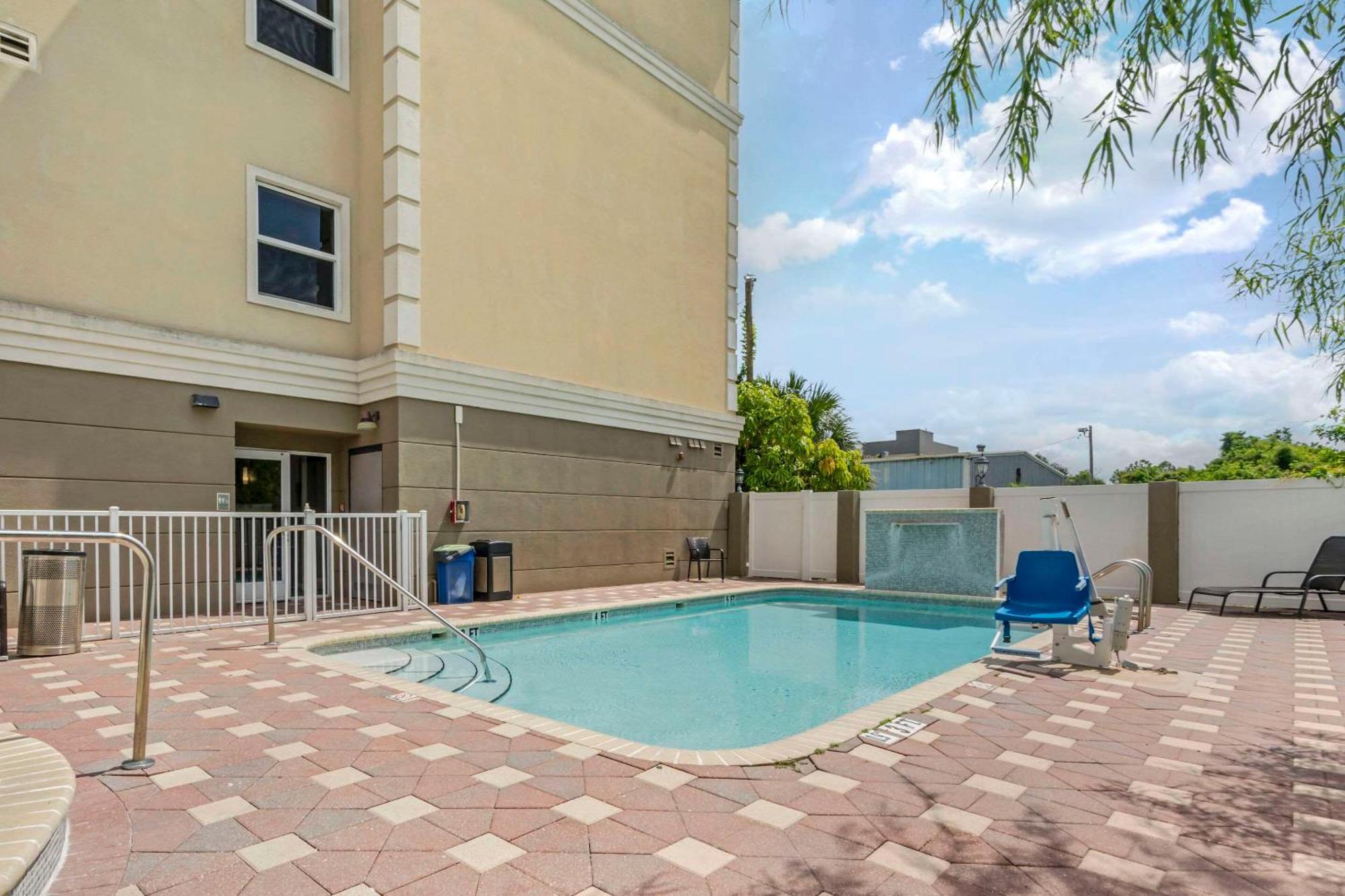 Country Inn & Suites By Radisson, Tampa Airport North, Fl ภายนอก รูปภาพ